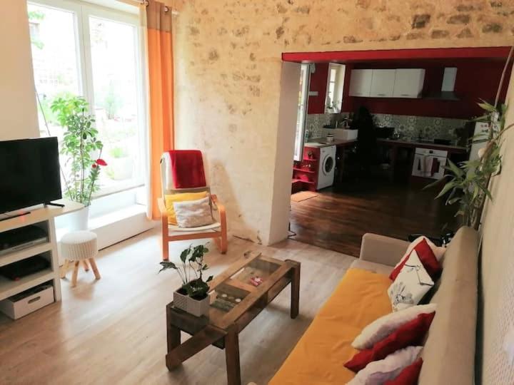 Appartement Rouge Avec Jardin Eymoutiers  Dış mekan fotoğraf