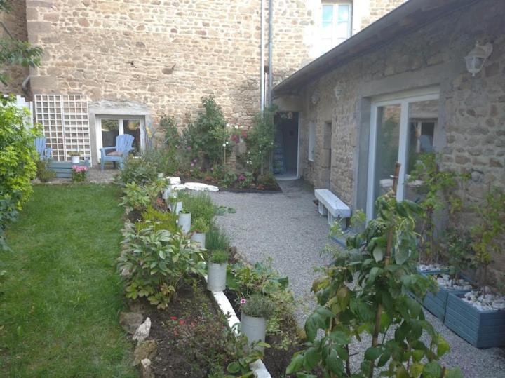 Appartement Rouge Avec Jardin Eymoutiers  Dış mekan fotoğraf